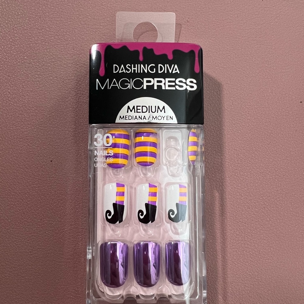 Dashing Diva press on nails